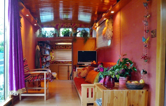 6-Uzezena-launge.gif
