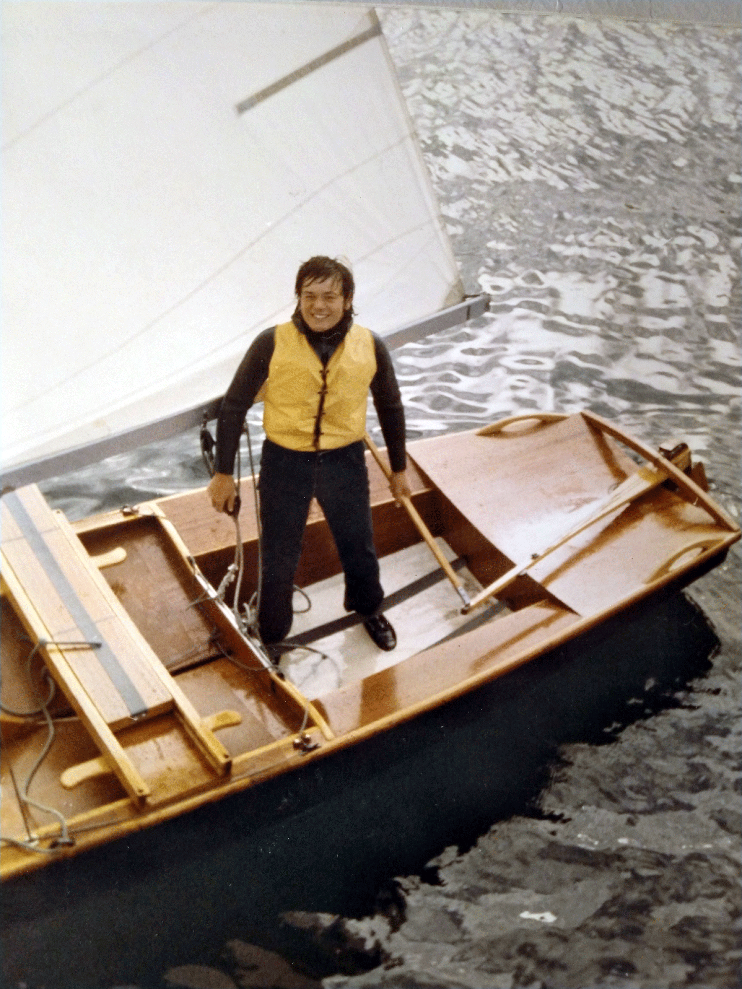 0-Pete-HornetDinghy.gif
